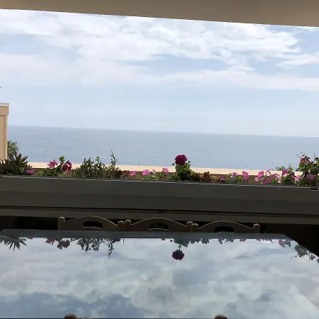 Pierre & Verrerie Aparthotel 3*